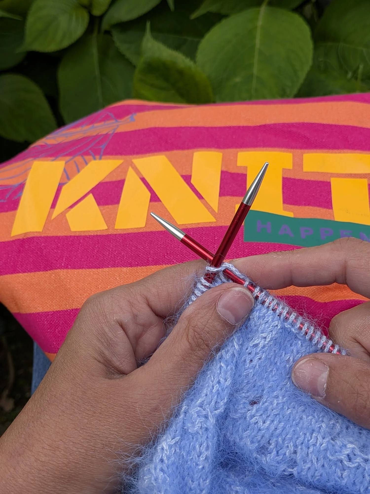 Stricknadeln – Handarbeit als Ressource im FadenZeit-Gruppenformat